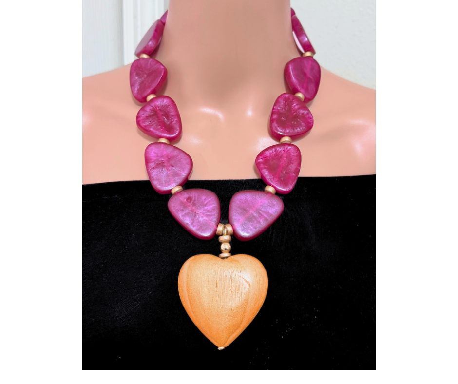 Collar Corazón de madera