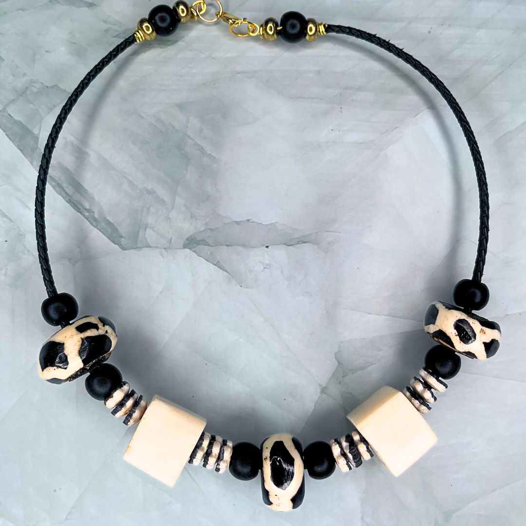 Collar África cuadrada