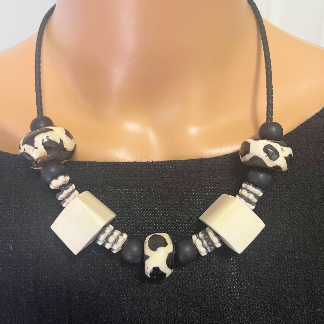 Collar África cuadrada