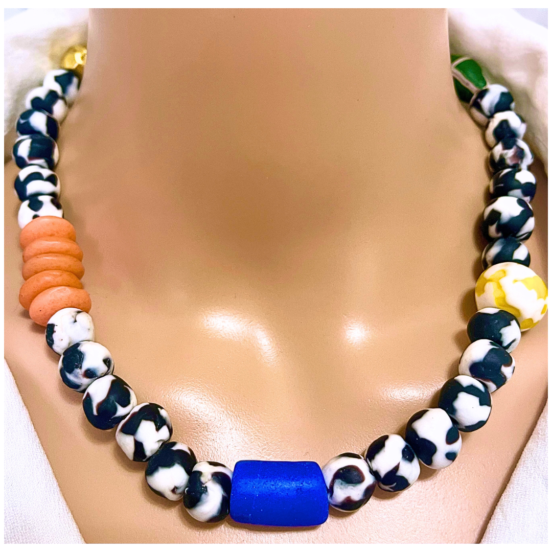 Collar Negro combina con todo