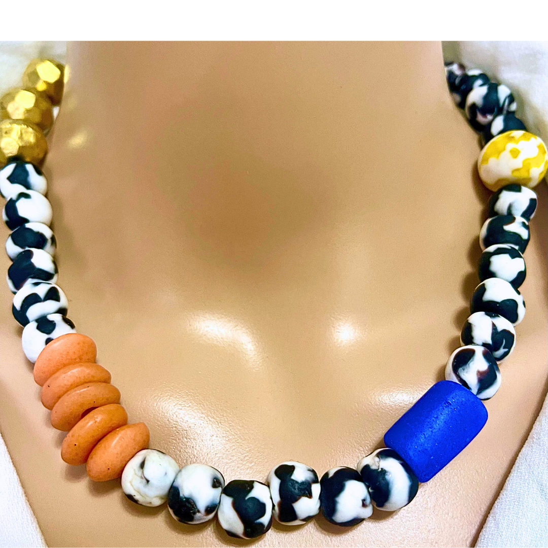 Collar Negro combina con todo