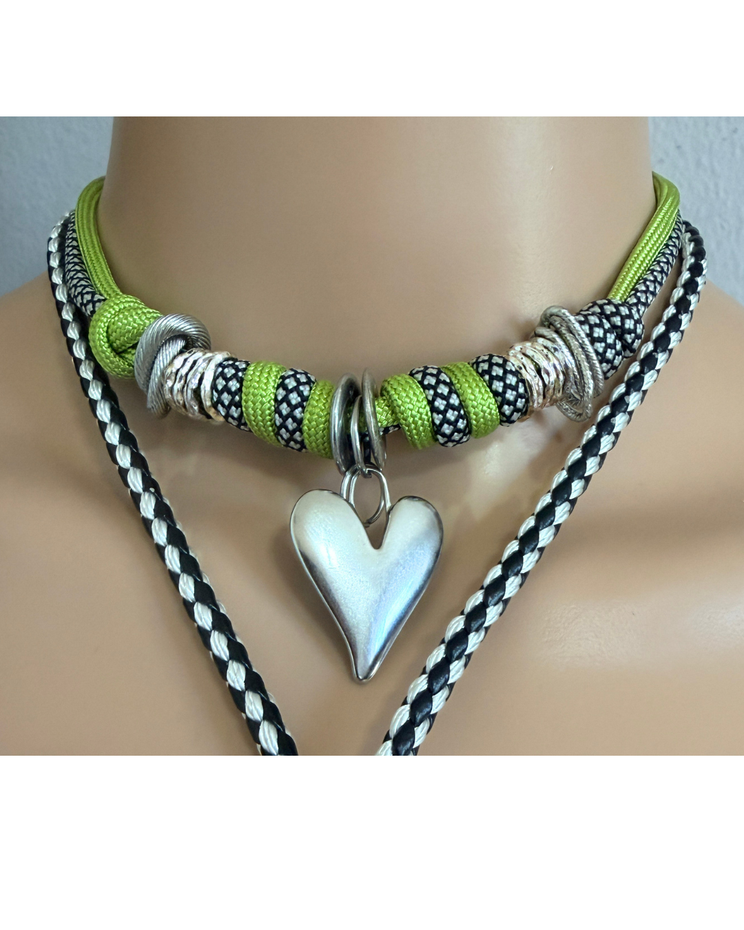 Collar “Fuerza y Corazón”