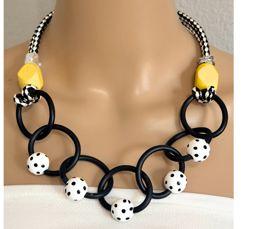 Collar Polka chic
