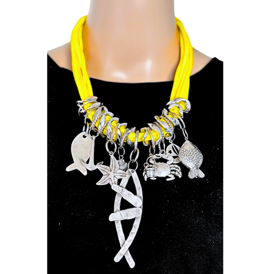 Collar peces plateados