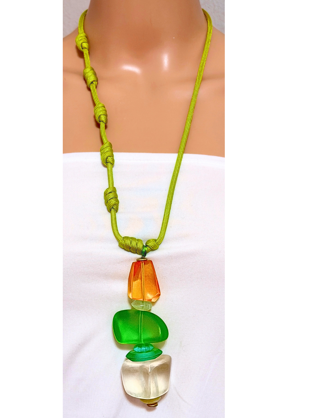 Collar Traslúcido