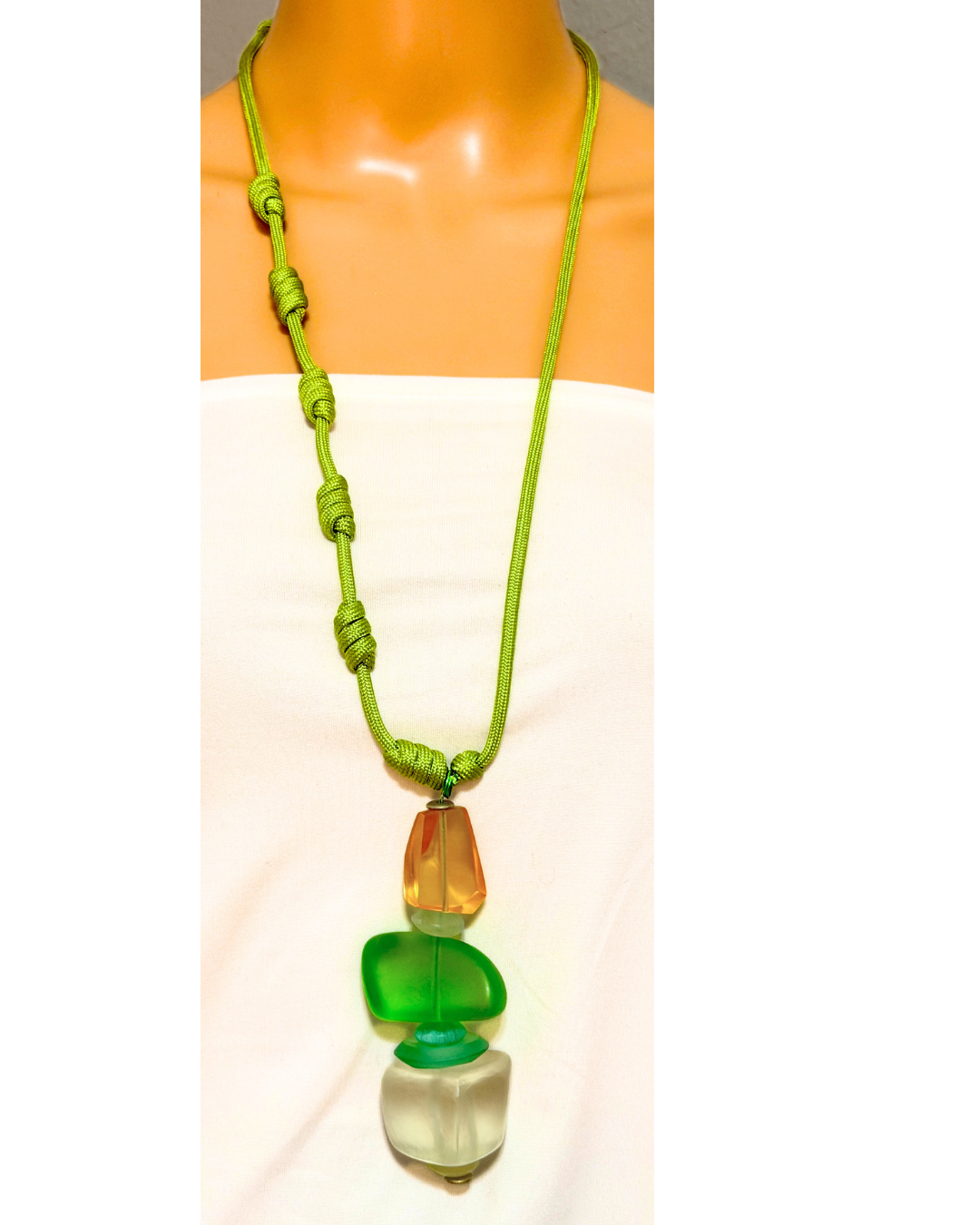 Collar Traslúcido