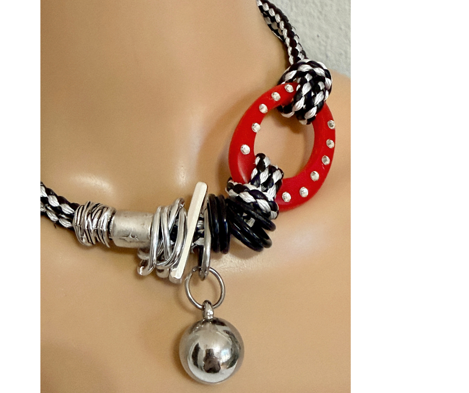 Collar Rojo audaz