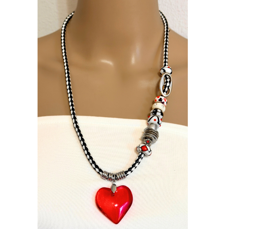 Collar Corazón Rebelde