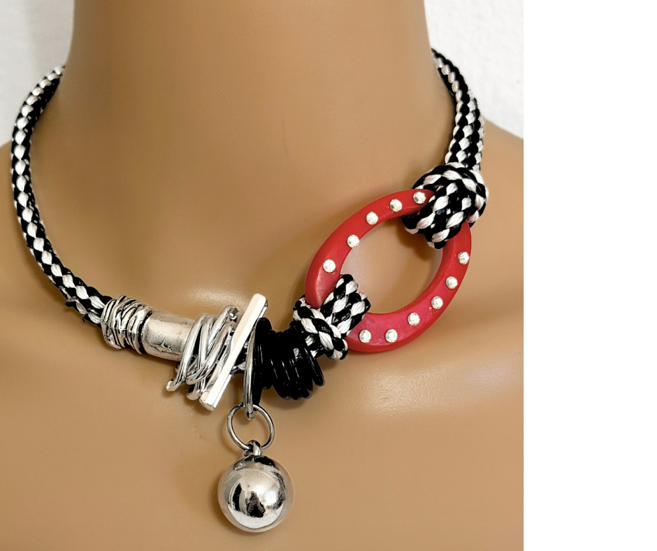 Collar Rojo audaz