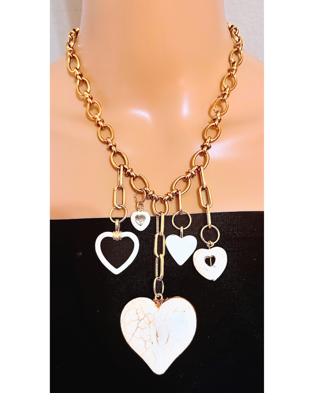 Collar Corazones blancos