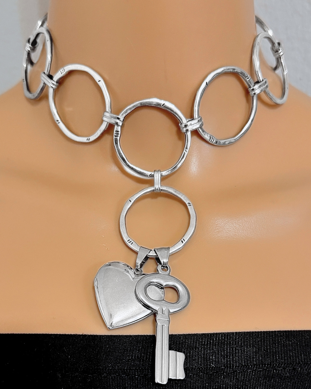 Collar Choker llaves y corazón