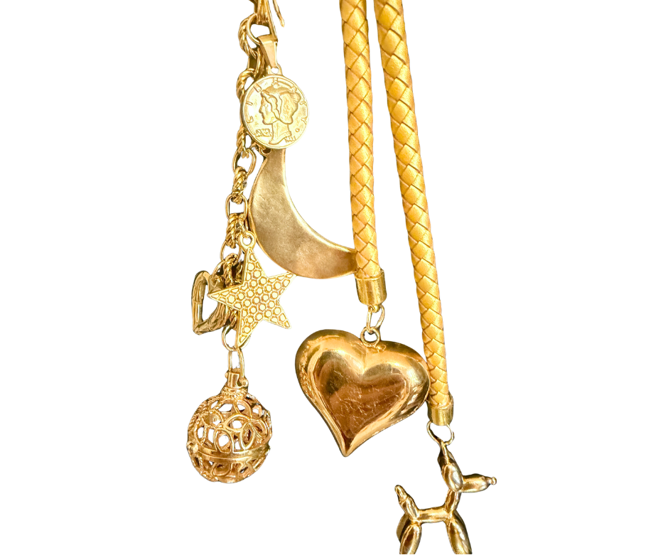 Collar Amuletos Dorados